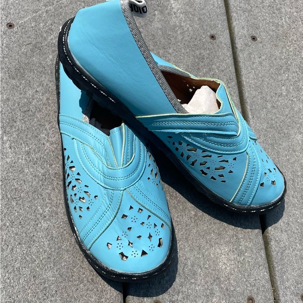 NWOB J'ADIOR LIGHT TURQUOISE FLAT SANDAL SHOE SIZE 8.5 (40)
